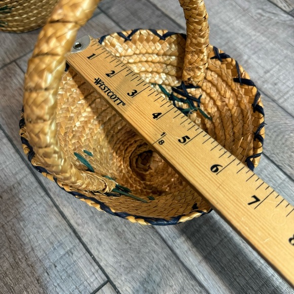 Set of 2 Small Vintage Floral Straw Nesting Baskets - Picture 10 of 10